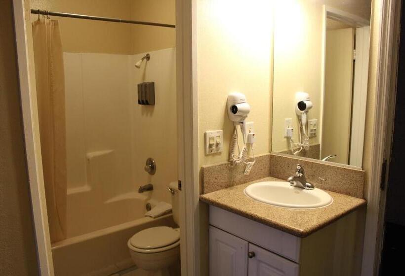 غرفة قياسية سرير كينج, Garden Inn