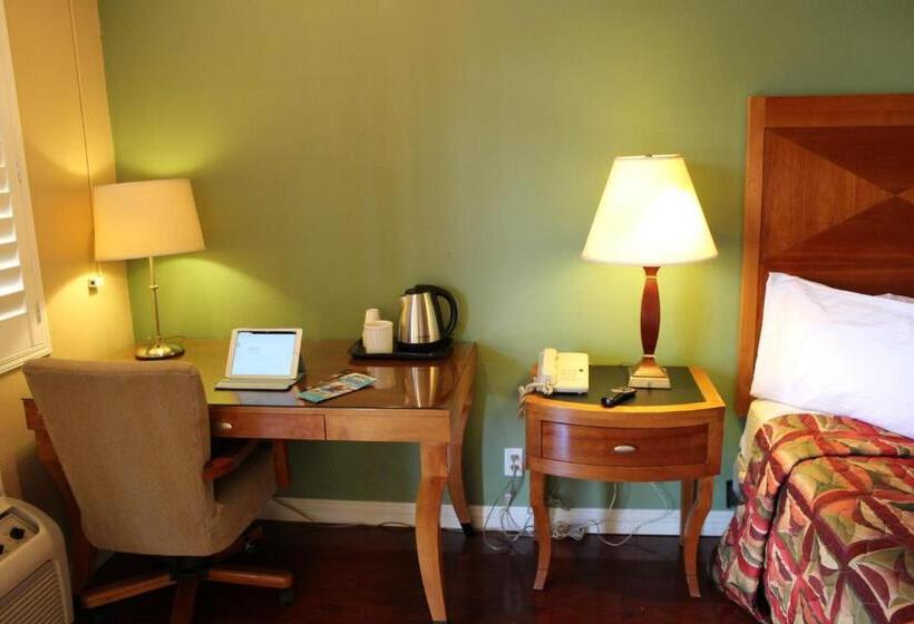 غرفة قياسية سرير كينج, Garden Inn