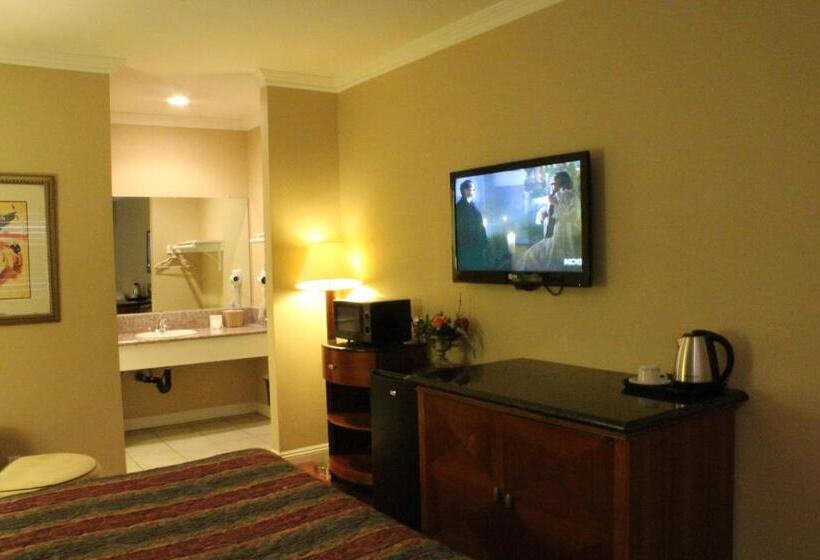 غرفة قياسية سرير كينج, Garden Inn