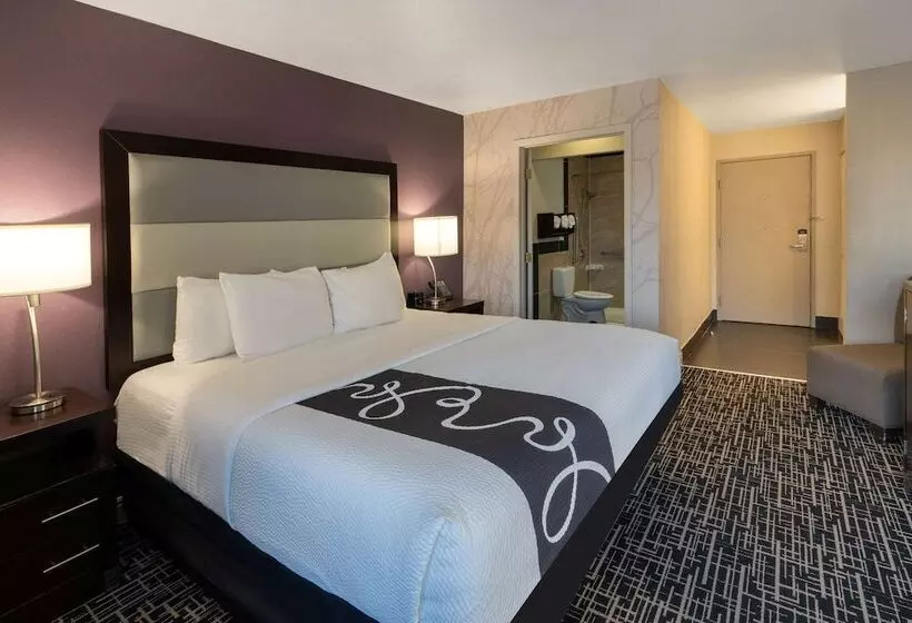 اتاق استاندارد با تخت بزرگ برای معلولان, La Quinta Inn & Suites By Wyndham Fort Collins, Colorado