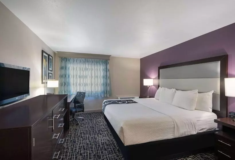 اتاق استاندارد با تخت بزرگ برای معلولان, La Quinta Inn & Suites By Wyndham Fort Collins, Colorado