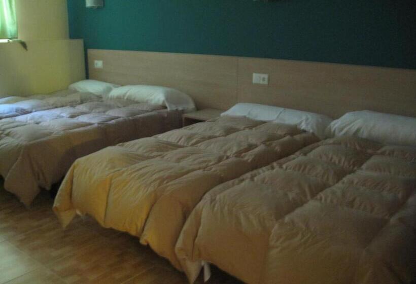 اتاق استاندارد چهار تخته, Hostal Ducal Ii