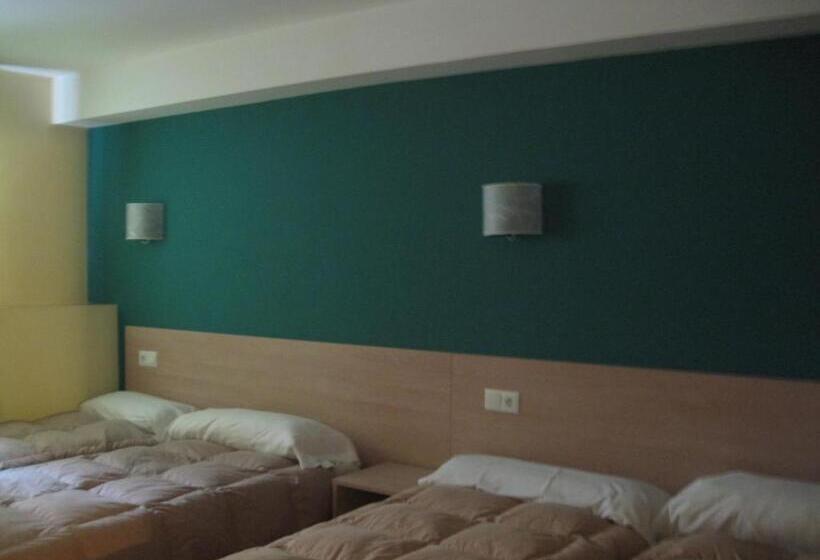 اتاق استاندارد چهار تخته, Hostal Ducal Ii