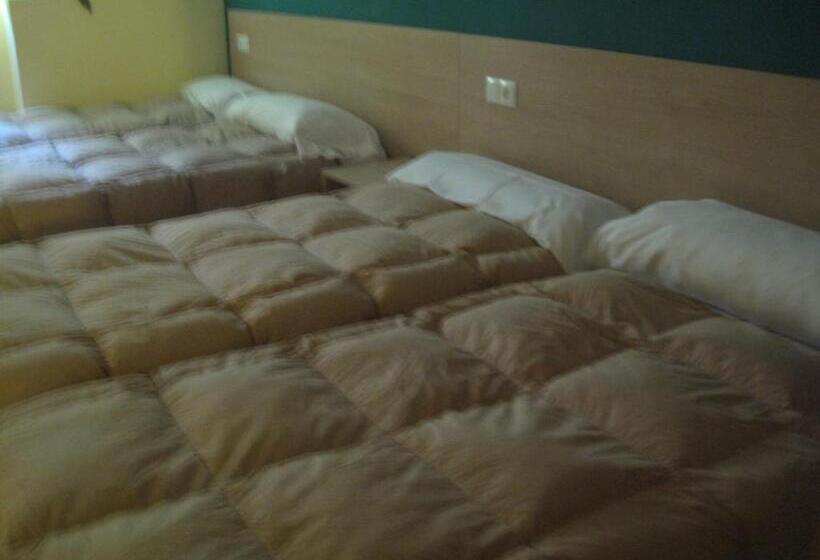 اتاق استاندارد چهار تخته, Hostal Ducal Ii