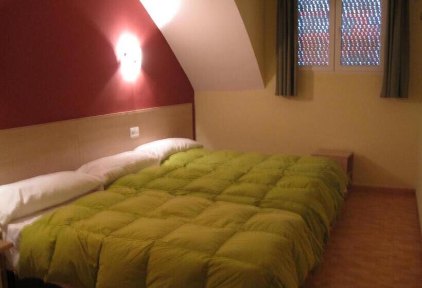 اتاق استاندارد سه نفره, Hostal Ducal Ii