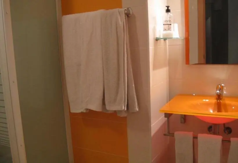 スタンダードトリプルルーム, Hostal Ducal Ii