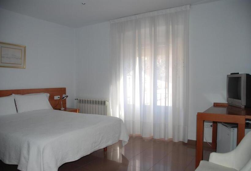 标准三人间, Pensió Viladomat