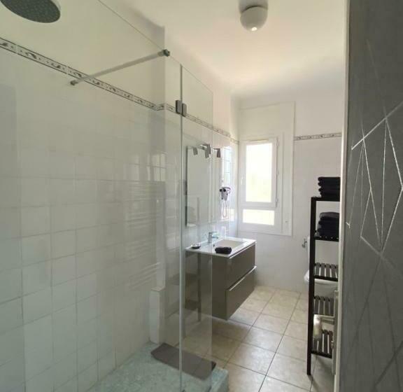 اتاق استاندارد چهار تخته, Le Ceinturon