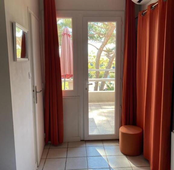 스탠다드 테라스 룸 바다 전망, Le Ceinturon