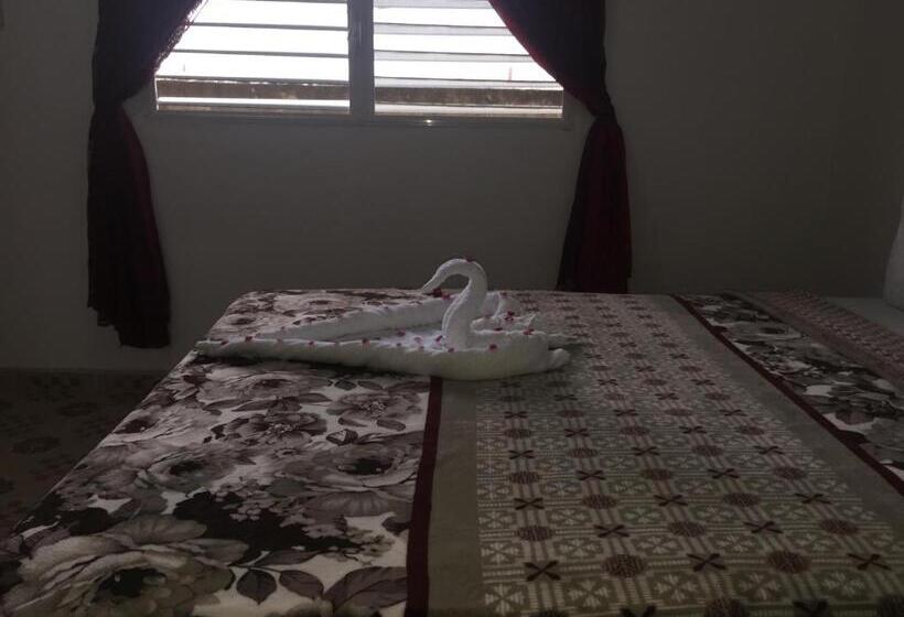 اتاق کلاسیک سه تخته, Matus Guest House