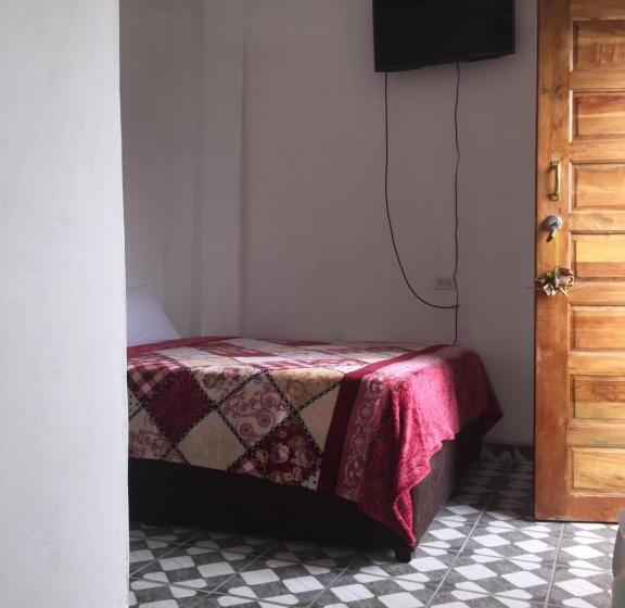 חדר קלאסי לשלושה, Matus Guest House