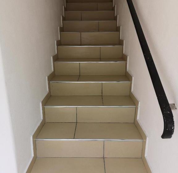 غرفة أساسية, Elvezia Self Check In