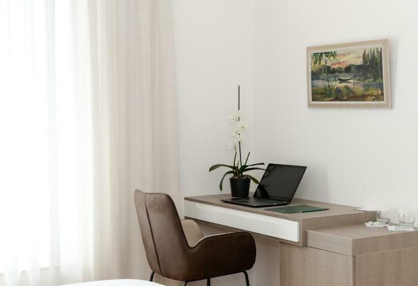 اتاق سوپریور, Star Hill