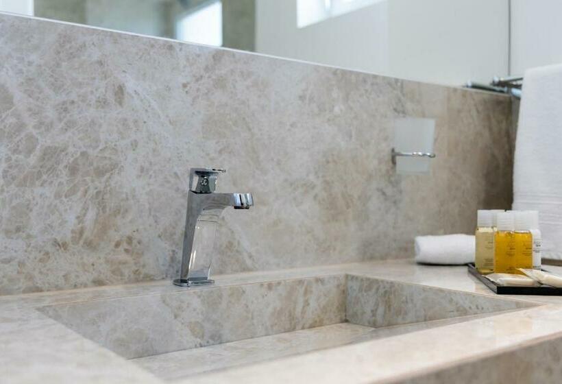 اتاق استاندارد سه تخته با بالکن, Star Hill