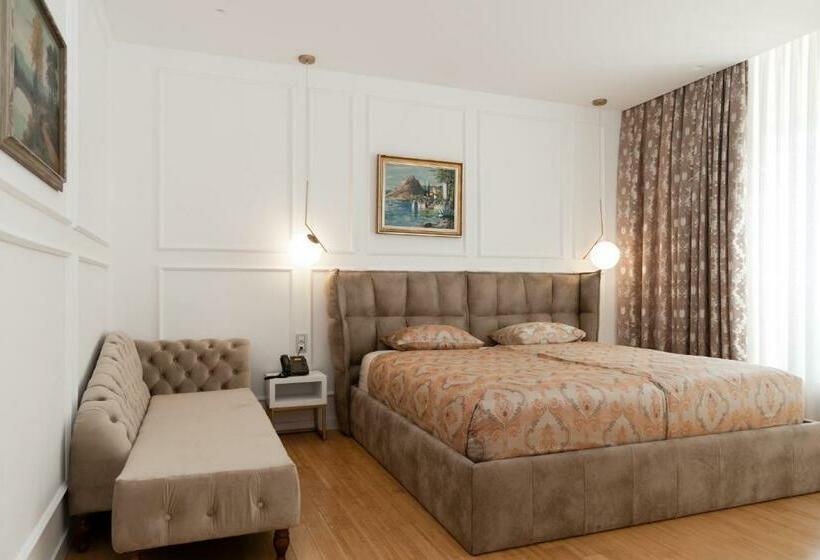 سوییت جونیور, Star Hill