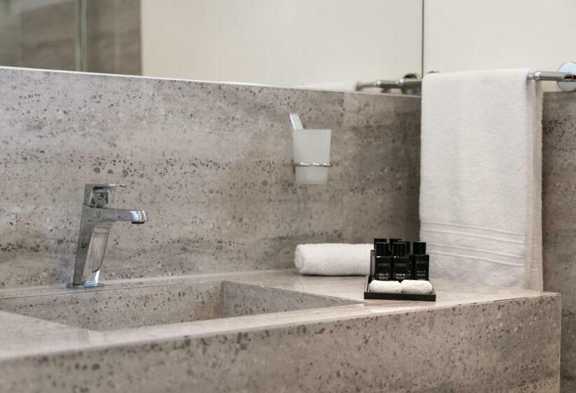 اتاق لوکس با تخت بزرگ, Star Hill