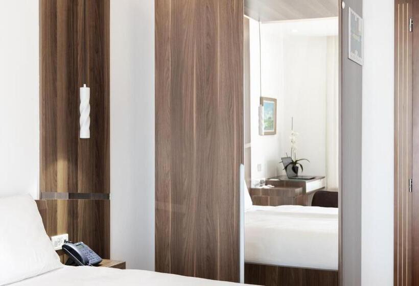 اتاق لوکس با بالکن, Star Hill