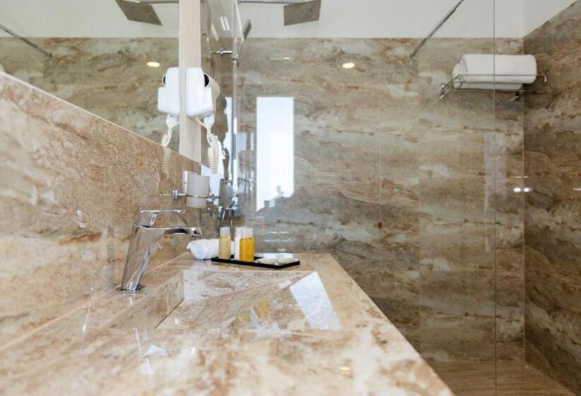 اتاق لوکس با بالکن, Star Hill