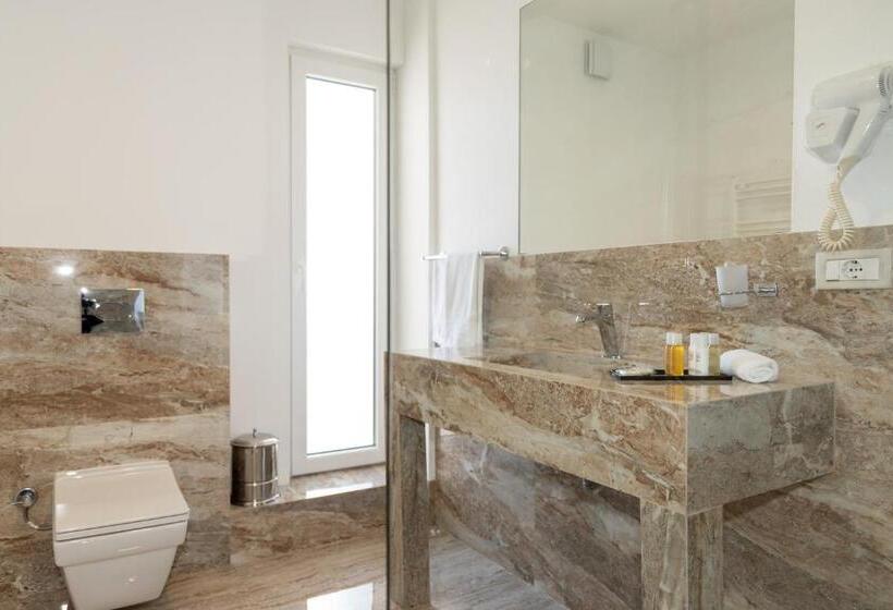 اتاق لوکس با بالکن, Star Hill