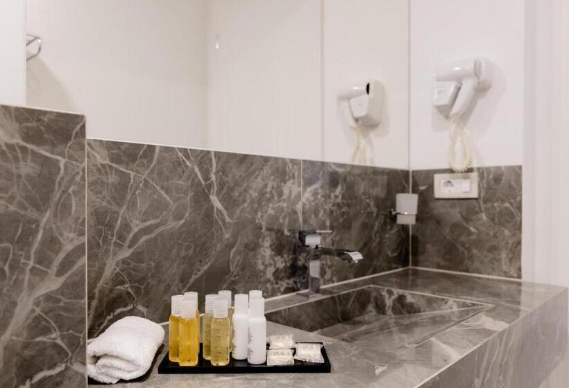 اتاق سوپریور, Star Hill