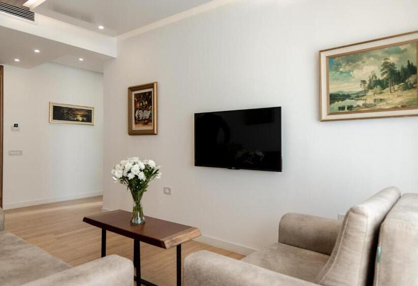 سوییت, Star Hill