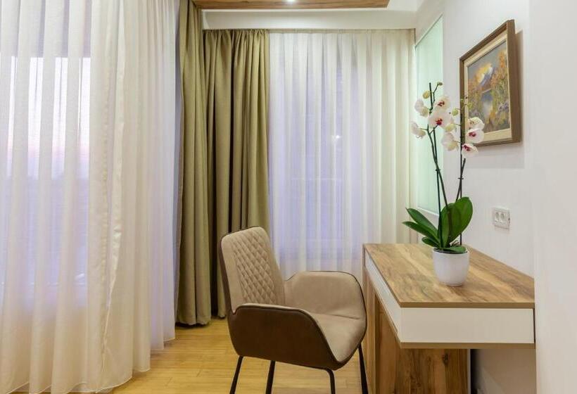 اتاق استاندارد سه تخته با بالکن, Star Hill