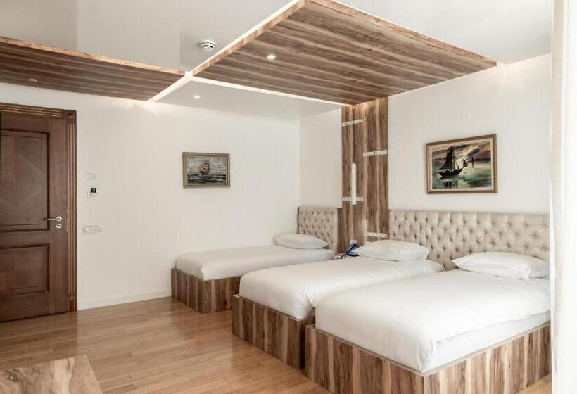 اتاق استاندارد سه تخته با بالکن, Star Hill