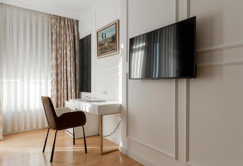 سوییت جونیور, Star Hill