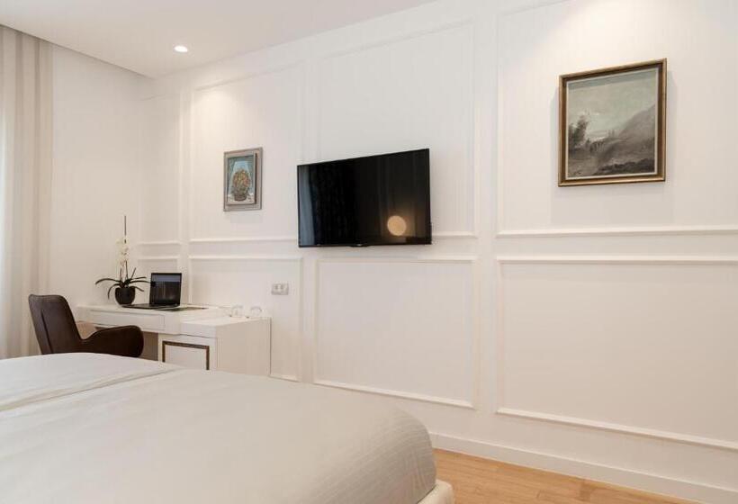 اتاق لوکس با تخت بزرگ, Star Hill