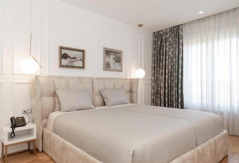 اتاق لوکس با تخت بزرگ, Star Hill