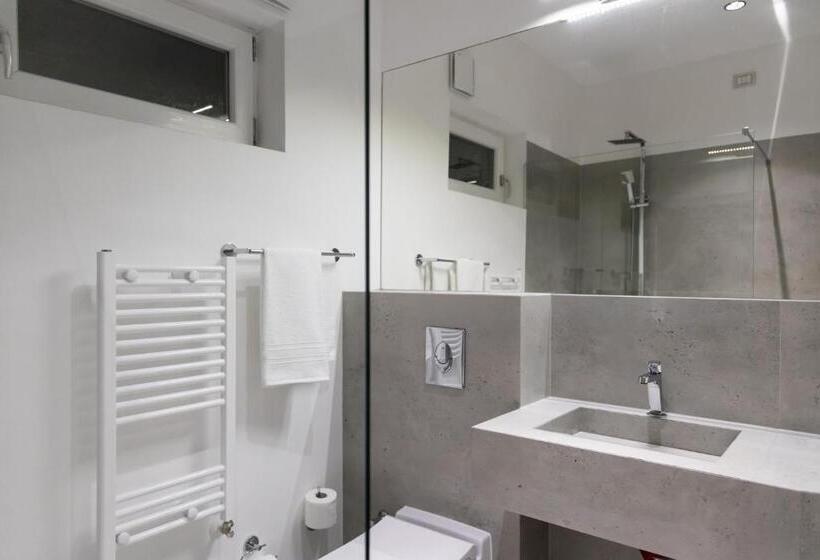 اتاق سوپریور, Star Hill