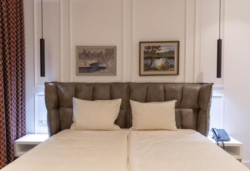 اتاق سوپریور, Star Hill