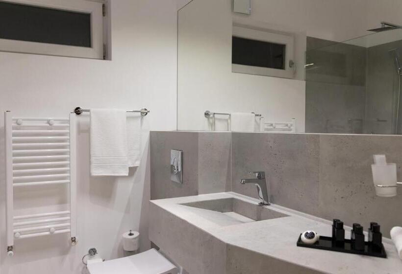 اتاق سوپریور, Star Hill