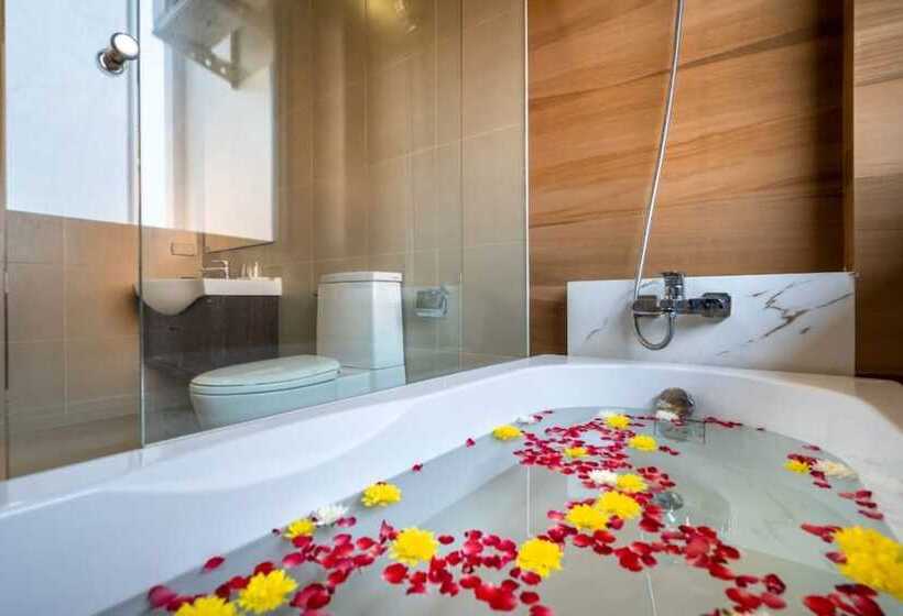 اتاق لوکس با چشمانداز استخر, The Thames Pool Access Resort & Villa Sha Extra Plus