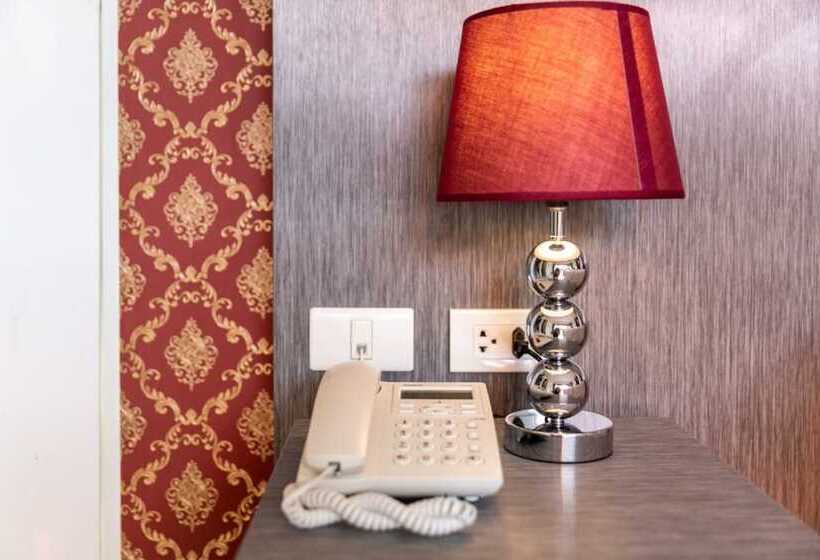 اتاق لوکس با چشمانداز استخر, The Thames Pool Access Resort & Villa Sha Extra Plus