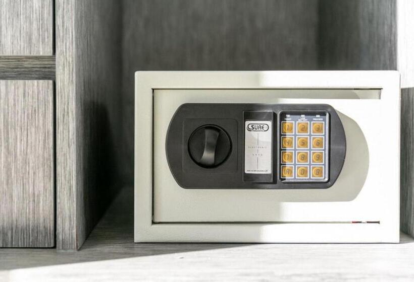 اتاق استاندارد با تراس, The Thames Pool Access Resort & Villa Sha Extra Plus