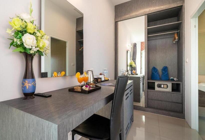 اتاق لوکس با چشمانداز استخر, The Thames Pool Access Resort & Villa Sha Extra Plus