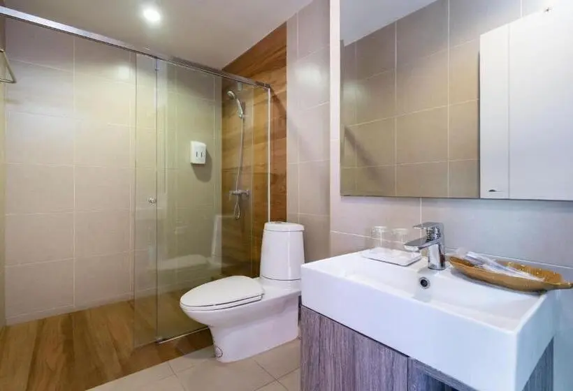 اتاق استاندارد چهارنفره با بالکن, The Thames Pool Access Resort & Villa   Sha Extra Plus