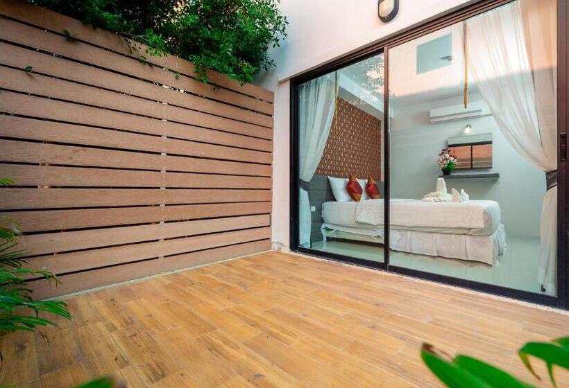 اتاق استاندارد چهارنفره با بالکن, The Thames Pool Access Resort & Villa   Sha Extra Plus