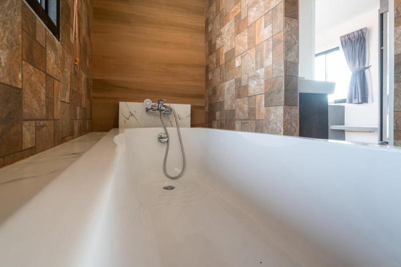 اتاق لوکس, The Thames Pool Access Resort & Villa Sha Extra Plus