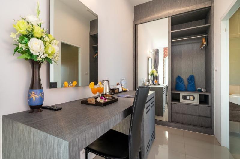 اتاق لوکس با چشمانداز استخر, The Thames Pool Access Resort & Villa Sha Extra Plus