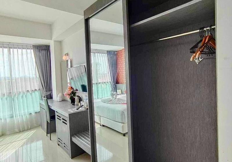 اتاق استاندارد, The Thames Pool Access Resort & Villa Sha Extra Plus