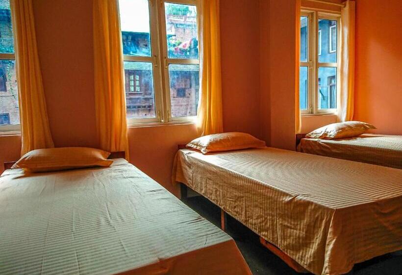 تختخواب در اتاق مشترک, Durbar Square Backpackers Inn