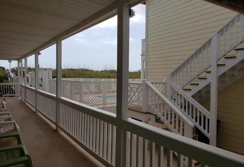 Номер Стандарт Вид на Бассейн, The Savannah Inn