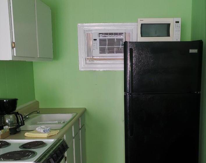 Номер Стандарт Вид на Бассейн, The Savannah Inn