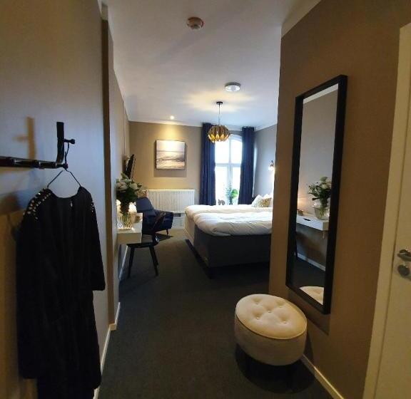 חדר סטנדרט, L Carl Friman