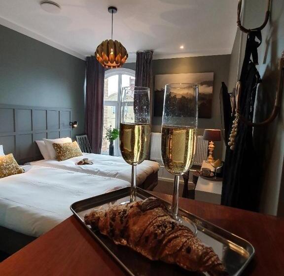 חדר סטנדרט, L Carl Friman