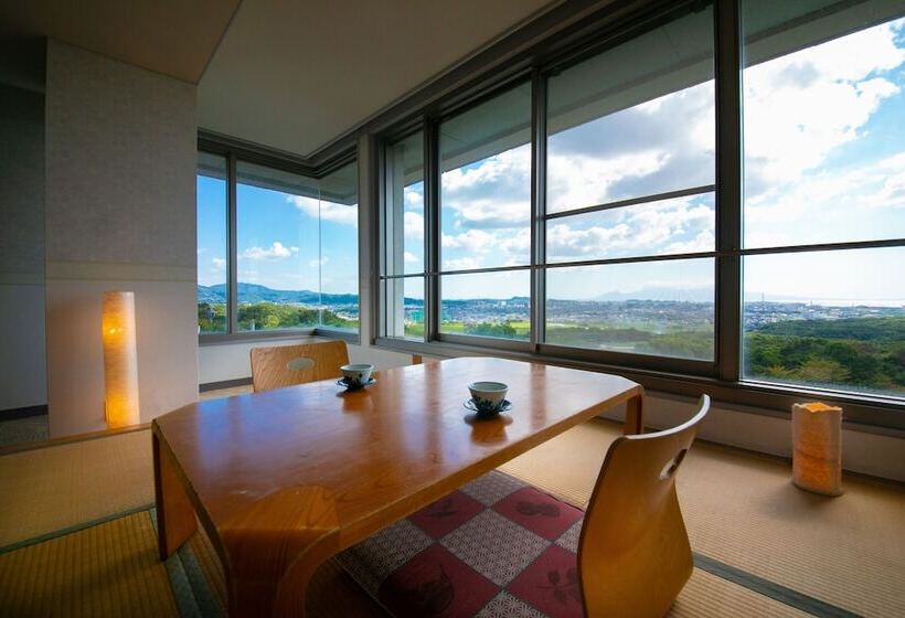 غرفة قياسية, Omuta Heights