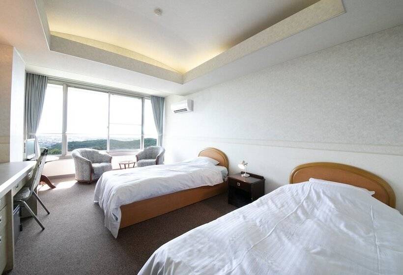 غرفة قياسية, Omuta Heights