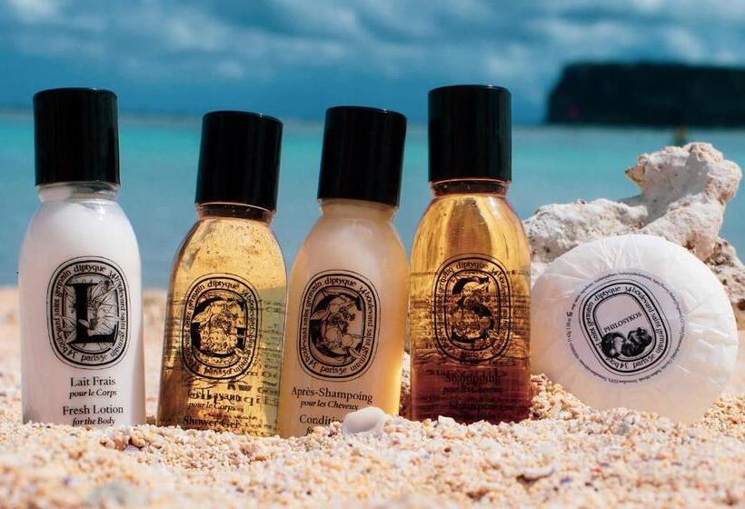 Полулюкс Клуб, The Tsubaki Tower